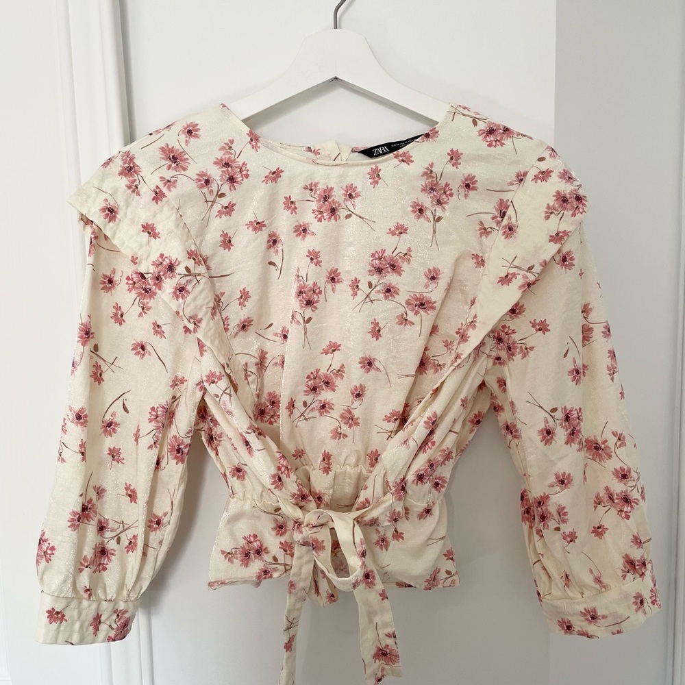 ‼️SOLD‼️ Zara | Short Floral Top with Belted fabric